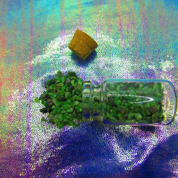 Tsavorite Garnet Gemstone Chips In A Bottle Embellishments Natural Semi Precious - Picture 2 of 3